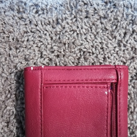 PRICE DROP! Red Guess wallet - Picture 4 of 5